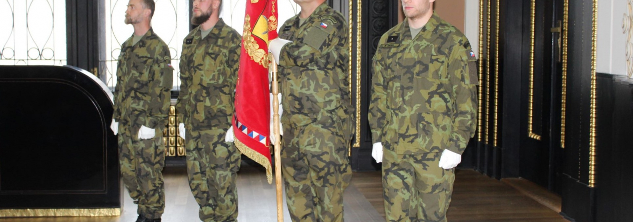 3_prapor_pesi_roty_az_kvv_hmp_autor_mgr._zuzana_brozova.jpg