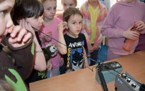 přístroje k detekci radioaktivních a otravných látek
