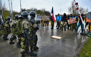 CRC tým a fiktivní tým demonstrantů