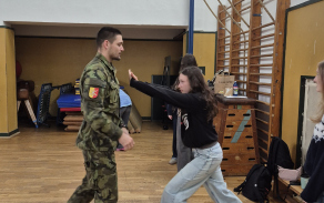 Reálná sebeobrana - Projektový den POKOS, Gymnázium Budějovická