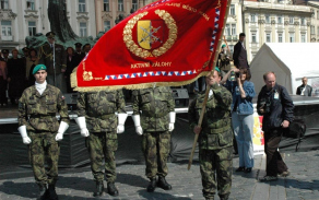Prevzetí zástavy / praporu 111. praporu územní obrany