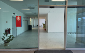 Recepce (vzadu ve vestibulu)