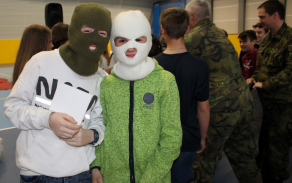 12_vojenske_kukly_autor_kpt._halikova.jpg