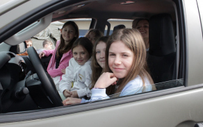 13_v_nove_toyote_hilux_autor_kpt._martina_sofie_halikova_2.jpg