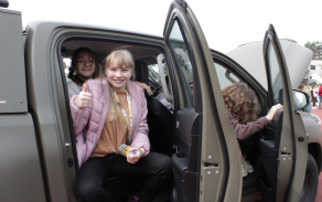 14_v_nove_toyote_hilux_autor_kpt._martina_sofie_halikova.jpg