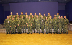 15_plukovnik_genser_se_vsemi_vojaky_az_kvv_autor_kapitanka_sofie_halikova.jpg