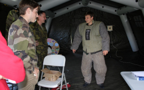 21_oblek_ringo_autor_kapitanka_halikova.jpg