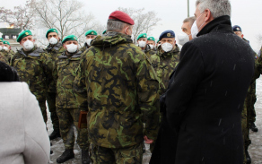 Neformální setkání vojáků AZ s předsedou vlády, ministrem obrany a NGŠ